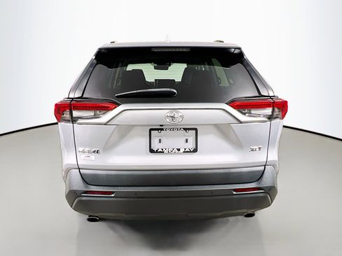 Used 2022 Toyota RAV4 XLE Premium image 6