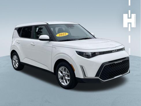 Used 2025 Kia Soul LX w/ LX Technology Package FWD image 1