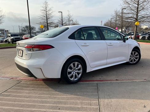 Used 2025 Toyota Corolla LE image 6