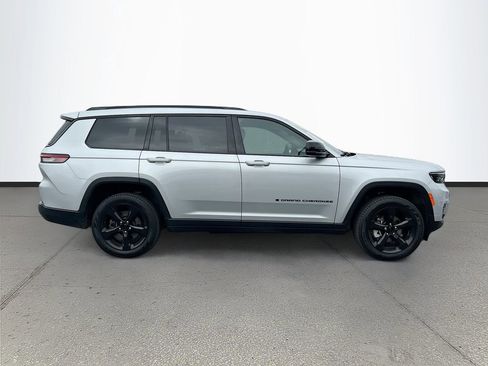 Certified 2025 Jeep Grand Cherokee L Limited w/ Black Appearance Package AWD/4WD image 8