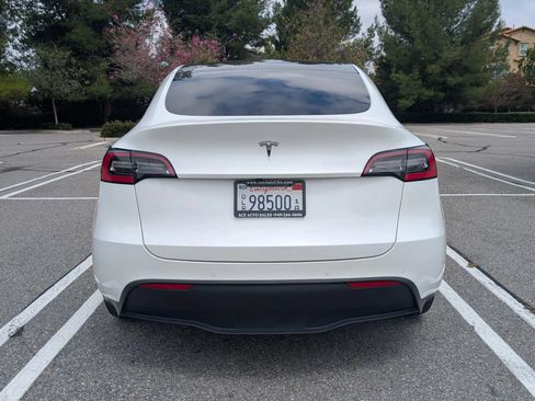 Used 2021 Tesla Model Y 2WD image 7