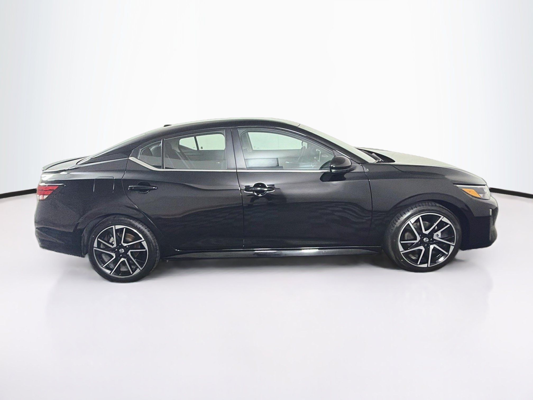 Used 2025 Nissan Sentra SR FWD image 10