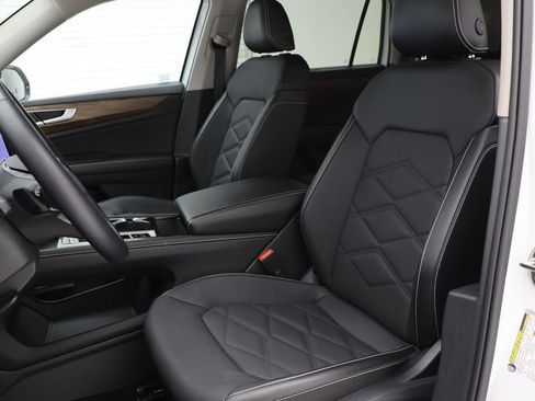 Used 2025 Volkswagen Atlas SE image 18