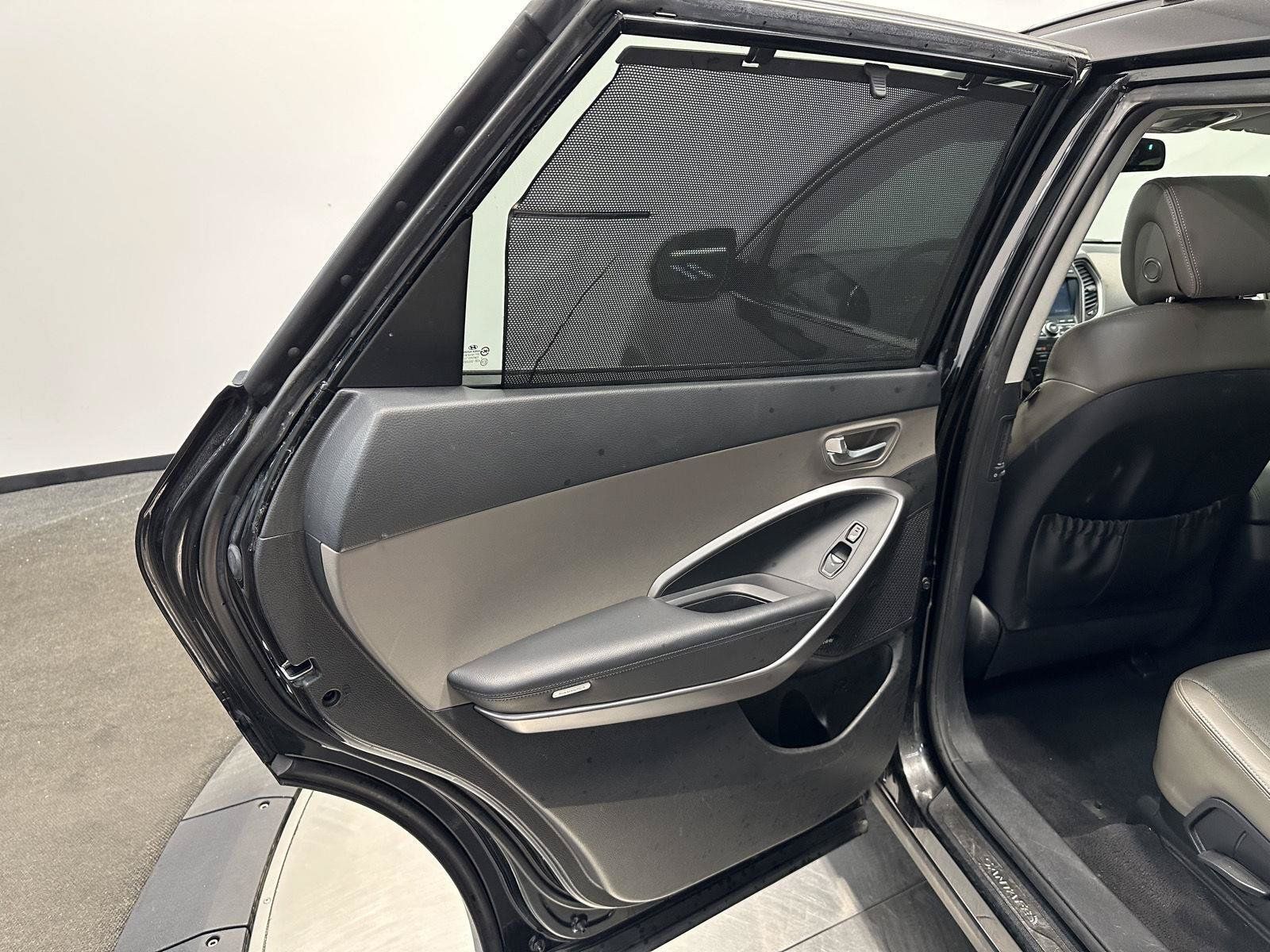 Used 2013 Hyundai Santa Fe Limited w/ Technology Pkg AWD/4WD image 24