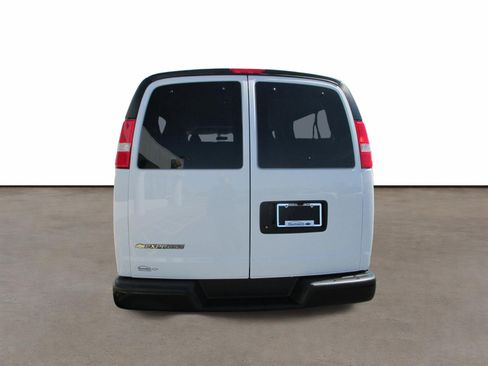 Used 2025 Chevrolet Express 3500 LS RWD image 4