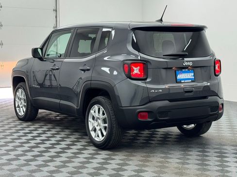 Used 2023 Jeep Renegade Latitude AWD/4WD image 9
