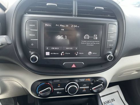 Certified 2025 Kia Soul LX w/ LX Technology Package FWD image 22