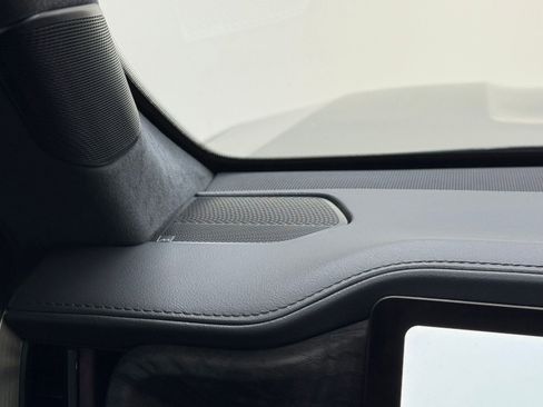 Used 2022 Rivian R1T Launch Edition image 16