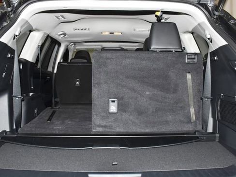 Used 2023 Toyota Highlander XLE image 37