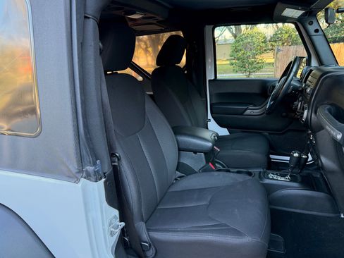 Used 2018 Jeep Wrangler Sport image 35