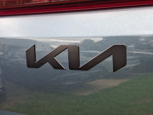 Certified 2025 Kia Carnival SX w/ SX Dark Edition Package FWD image 30