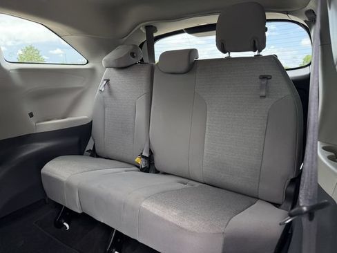 Used 2024 Toyota Sienna LE w/ LE Plus Package FWD image 28