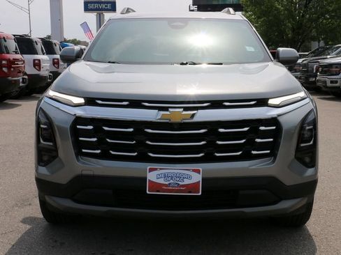 Used 2025 Chevrolet Equinox LT w/ Convenience Package II AWD/4WD image 3