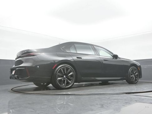 Used 2023 BMW i7 xDrive60 AWD/4WD image 12