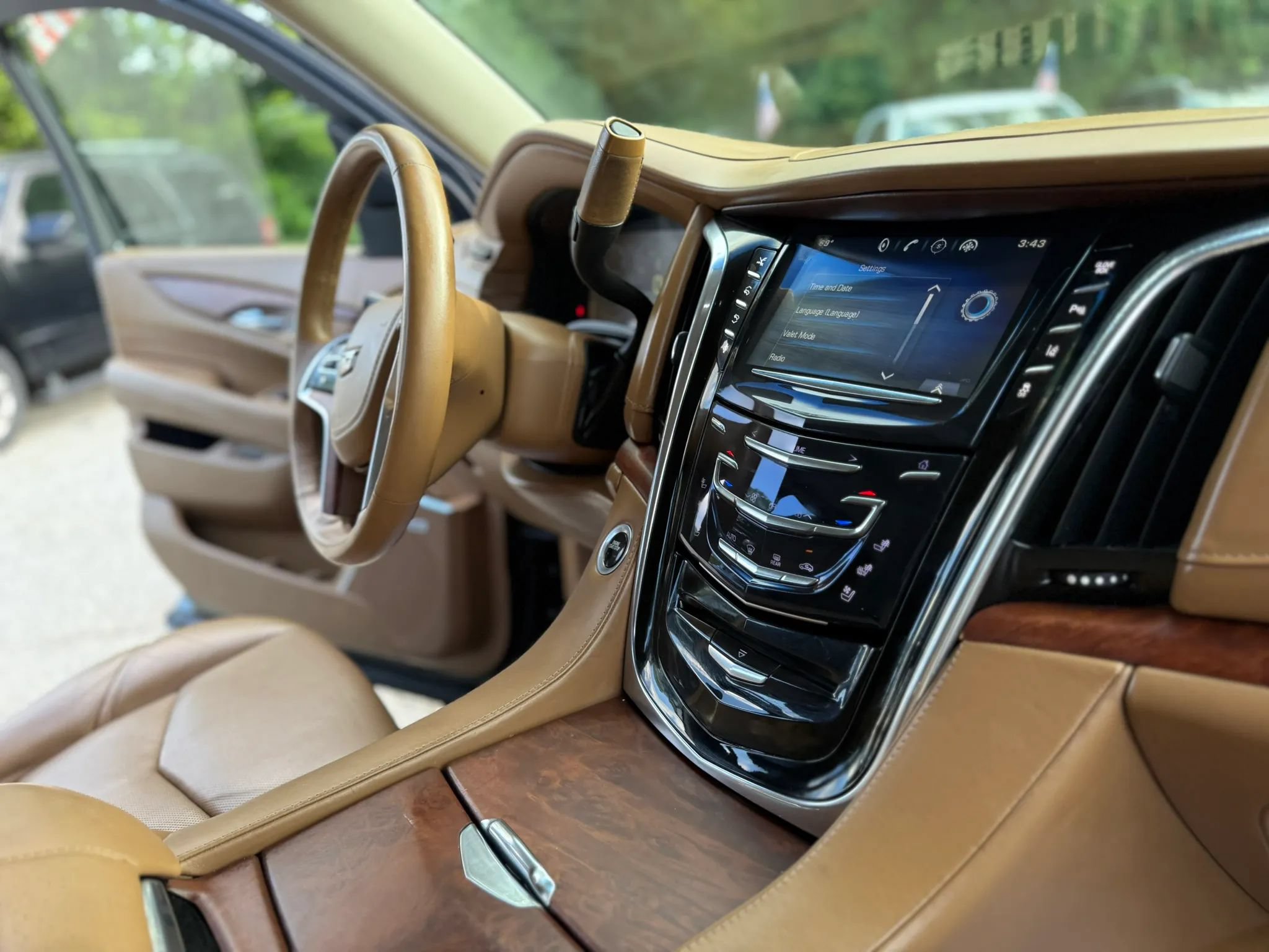 Used 2015 Cadillac Escalade ESV Platinum AWD/4WD image 23