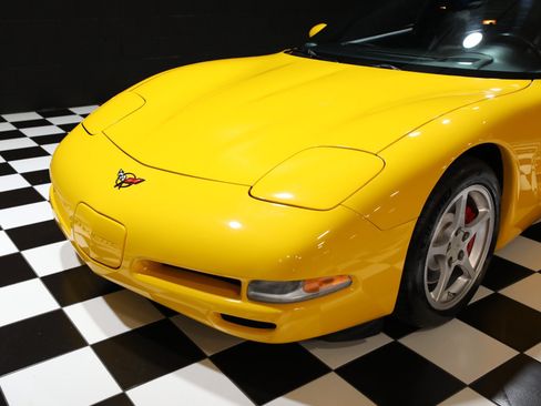 Used 2000 Chevrolet Corvette Coupe w/ Memory Pkg RWD image 10
