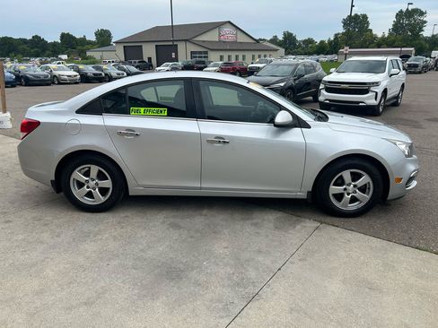 Used 2015 Chevrolet Cruze LT FWD image 4