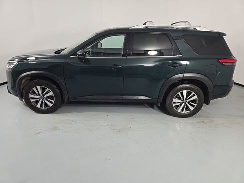 Used 2022 Nissan Pathfinder SL w/ SL Black Package image 4
