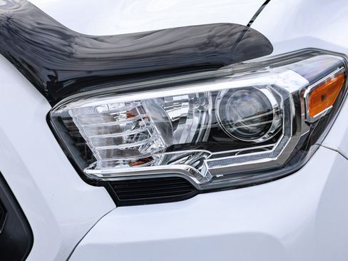 Used 2020 Toyota Tacoma TRD Sport w/ Technology Package AWD/4WD image 19
