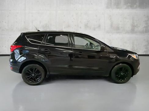 Used 2019 Ford Escape SE image 4