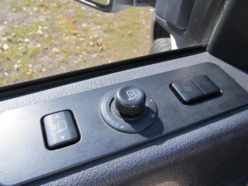 Used 2015 Ford F350 Lariat image 32