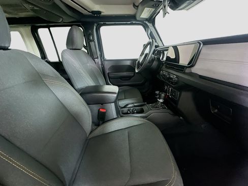 Used 2024 Jeep Wrangler Unlimited AWD/4WD image 28