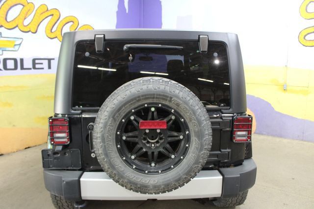 Used 2014 Jeep Wrangler Unlimited Sahara w/ Dual Top Group AWD/4WD image 7