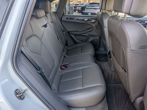 Certified 2025 Porsche Macan image 24