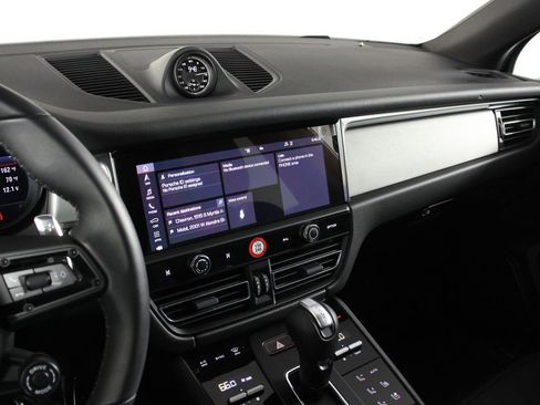 Certified 2026 Porsche Macan AWD/4WD image 13