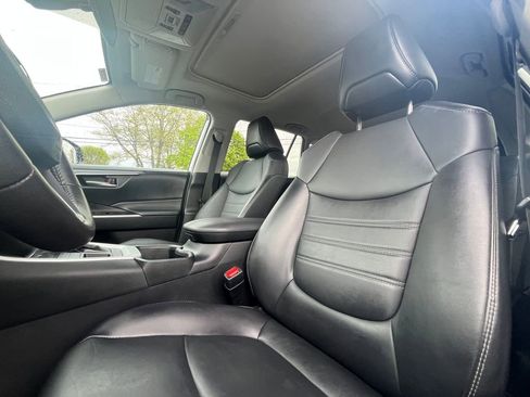 Used 2022 Toyota RAV4 XLE Premium AWD/4WD image 32