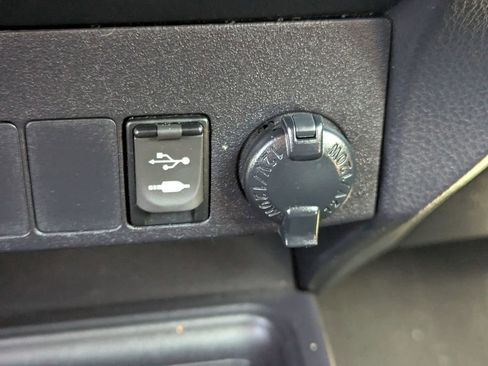 Used 2015 Toyota RAV4 Limited w/ Technology Package image 18