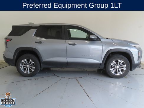 Used 2026 Chevrolet Equinox LT w/ Convenience Package II FWD image 2