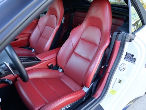 Used 2015 Porsche 911 Turbo S image 22