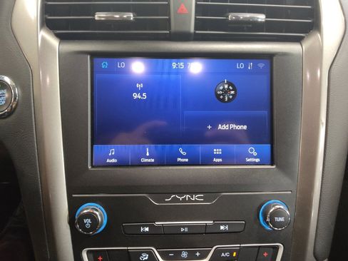 Used 2020 Ford Fusion SE FWD image 25