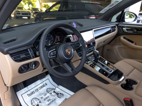 New 2026 Porsche Macan AWD/4WD image 4