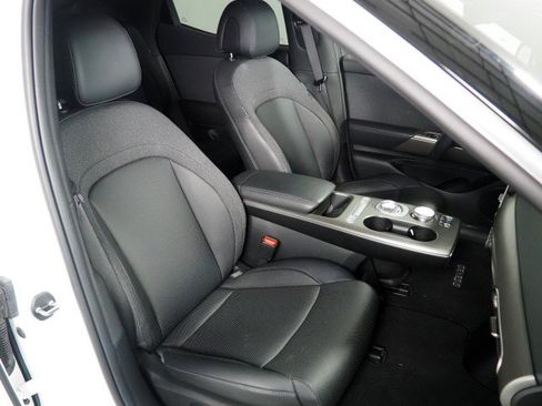 Used 2024 Genesis GV60 RWD image 2