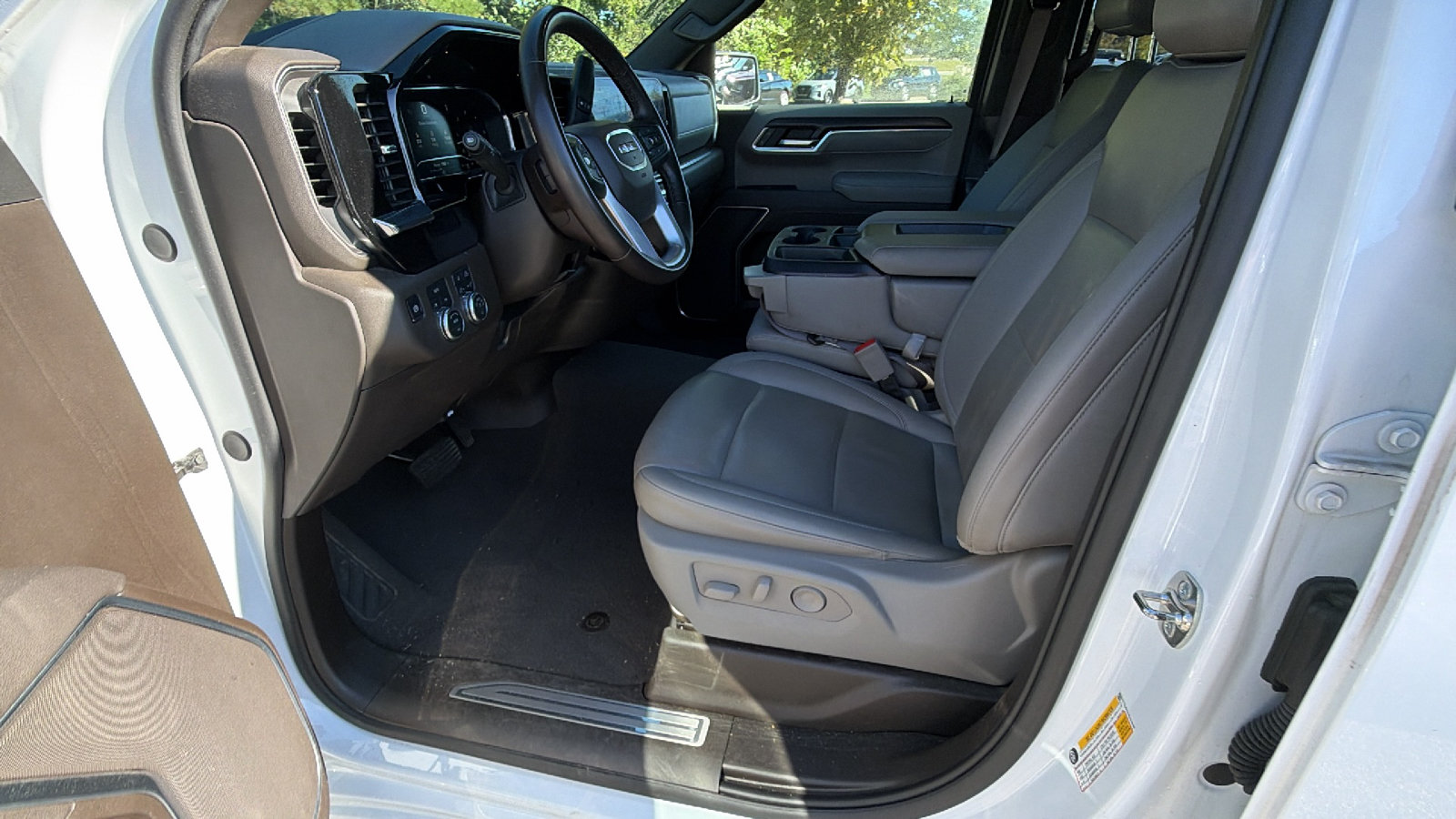 Used 2025 GMC Sierra 1500 SLT AWD/4WD image 16