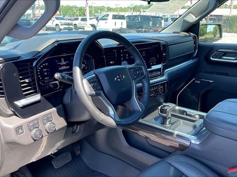 Used 2025 Chevrolet Silverado 1500 LT Trail Boss w/ LT Trail Boss Premium Package AWD/4WD image 15
