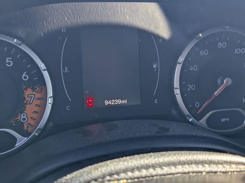 Used 2016 Jeep Renegade Latitude w/ Popular Equipment Group AWD/4WD image 10