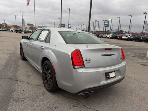 Used 2021 Chrysler 300 Touring L image 5