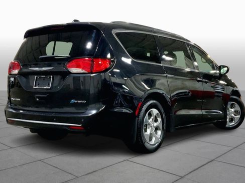 Used 2019 Chrysler Pacifica Touring Plus w/ Cold Weather Group image 12