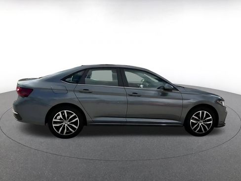 Used 2025 Volkswagen Jetta SE image 15
