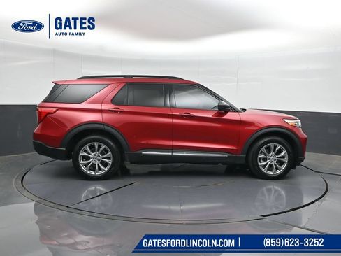 Used 2023 Ford Explorer XLT w/ Equipment Group 202A AWD/4WD image 3
