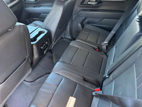 Used 2026 Chevrolet Suburban RST RWD image 6