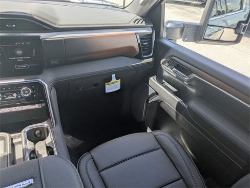 New 2025 GMC Sierra 2500 Denali w/ Denali Reserve Package image 18