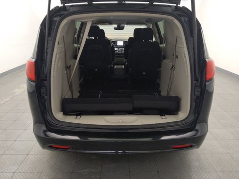 Used 2022 Chrysler Voyager LX FWD image 29