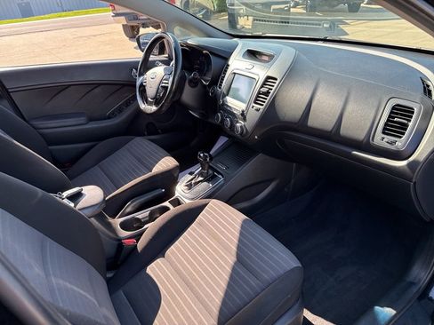 Used 2018 Kia Forte S w/ S Technology Plus Package FWD image 13