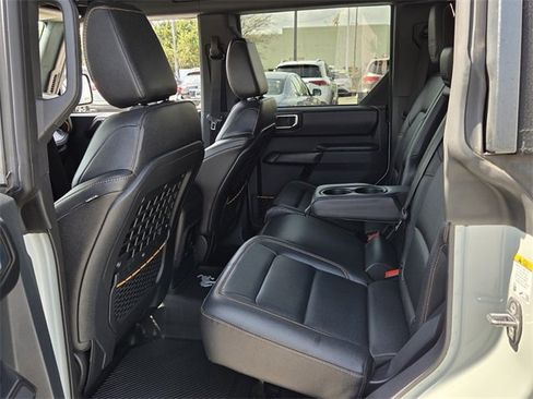 Used 2024 Ford Bronco Badlands image 12