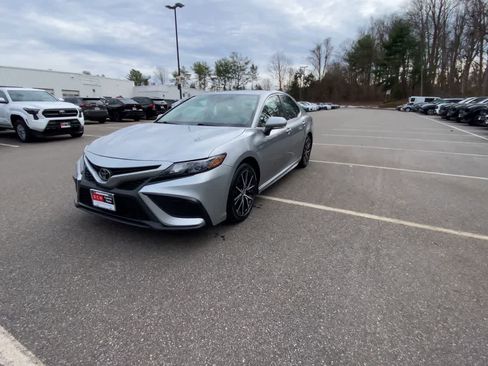 Used 2024 Toyota Camry SE image 9