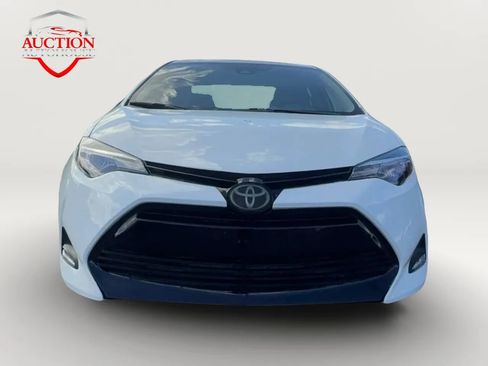 Used 2018 Toyota Corolla LE FWD image 2